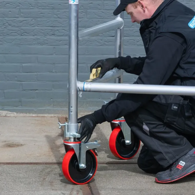 Mobile facade scaffolding - 135 cm x 250 cm x 6.2 m - Euroscaffold