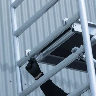 Mobile facade scaffold - 135 cm x 250 cm x 7.2 m - Euroscaffold