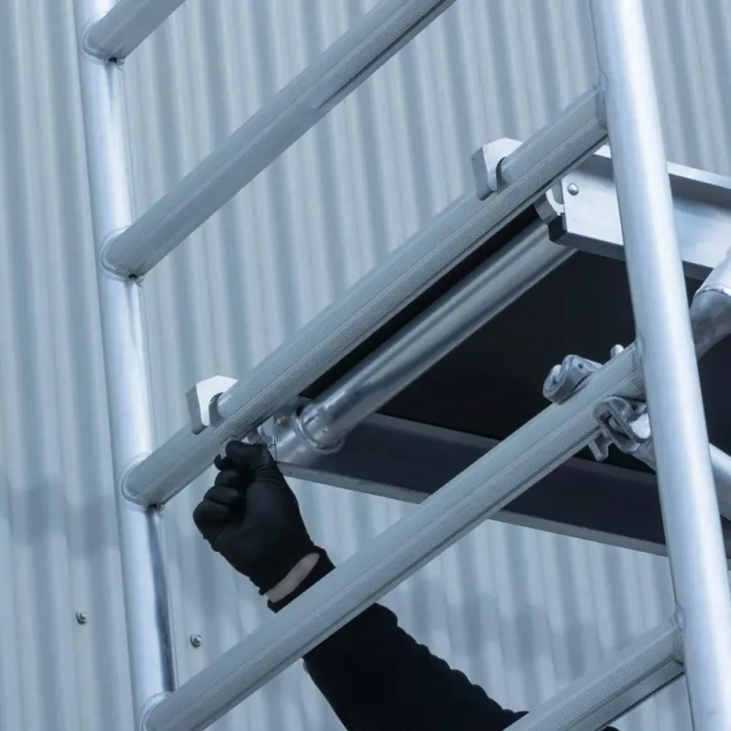 Mobile facade scaffold - 135 cm x 250 cm x 7.2 m - Euroscaffold