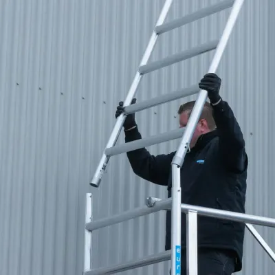 Mobile facade scaffold - 135 cm x 250 cm x 7.2 m - Euroscaffold